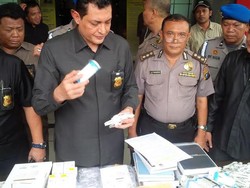 Polisi Sita 15 ribu Aksesoris Palsu Berlogo Apple di Medan