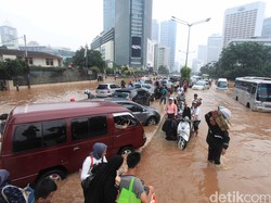 Pahami Karakter Kendaraan dan Kuasai Mobil ketika Melewati Banjir
