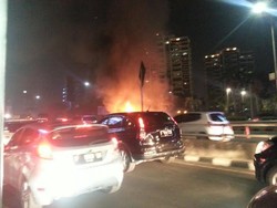 Ini Identitas Pemilik Sedan yang Terbakar di Tol Kuningan