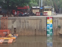 3 Pintu Air di Jakarta Berstatus Waspada Malam Ini
