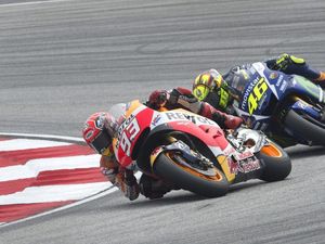 Jorge Lorenzo soal Sepang Clash 2015: Rossi Dorong Marquez Keluar Lintasan Jorge Lorenzo soal Sepang Clash 2015: Rossi Dorong Marquez Keluar Lintasan