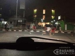 Remaja Tawuran di Tanah Abang Bawa Bambu Sampai Samurai