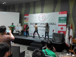 Begini Cara Tuna Rungu Berkomunikasi Meski Berasal dari Negara Berbeda