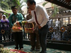 Rizal Ramli Ziarah ke Makam Gus Dur, Kenang Wejangan Soal Potensi Laut