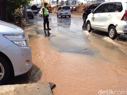 Ahok Kebut Perbaiki Jalan Bopeng di Jakarta Maret