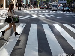 Tidak Ada Jembatan Penyeberangan di Depan Kampus UIN Jakarta