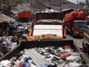 Truk Sampah Dicegat, Anies Ingin Jaga Hubungan Baik dengan Bekasi Truk Sampah Dicegat, Anies Ingin Jaga Hubungan Baik dengan Bekasi