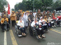 Veteran dan Keluarga Purnawirawan Demo di Depan Istana