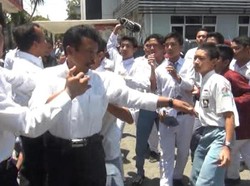 Konflik Yayasan Perpenas, Siswa Hajar Polisi