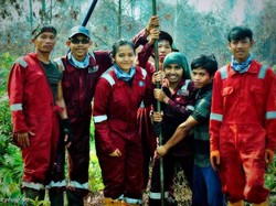 Anak Betawi Bertarung Padamkan Api