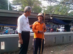 Gubernur Ganjar Apresiasi Penyapu Jalanan Sebagai Pahlawan Masa Kini