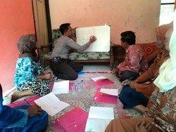 Polisi ini Berniat Mulia, Berantas Buta Huruf di Desa