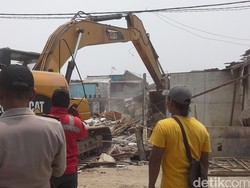 Normalisasi Waduk Pluit, Puluhan Rumah Rata Menjadi Tanah