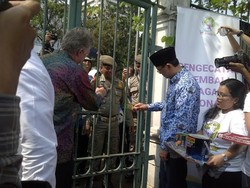 Ikut Mengecat Pagar Monas di Hari Pahlawan, Ahok: Dulu Aku Kuli Cat