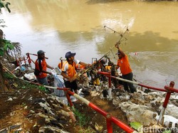 Pemkot Jakut Terus Benahi Saluran Air Hadapi Musim Hujan