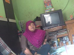 Disebut Ahok Manfaatkan Kondisi Kesehatan Cucu, Nenek Reki Menangis