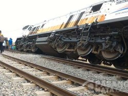 KA Argo Bromo Anggrek Anjlok Setelah Nabrak Truk Mogok di Perlintasan