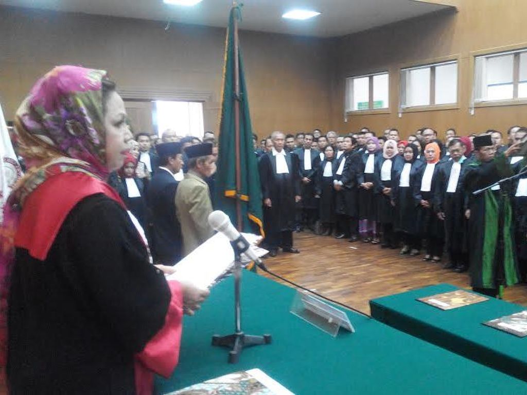 YLBHI: Permenristek Campuri Urusan Kemandirian Profesi Advokat YLBHI: Permenristek Campuri Urusan Kemandirian Profesi Advokat