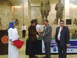 Jenderal Soedirman Terima Ipal Award dari Ikatan Pemuda Alumni Lemhannas