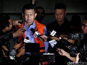 Kasus Dugaan Suap Gatot Pujo, Rombongan Kadis Pemprov Sumut Diperiksa KPK Kasus Dugaan Suap Gatot Pujo, Rombongan Kadis Pemprov Sumut Diperiksa KPK