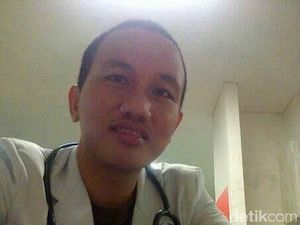 November: Cerita Pilu Tenaga-tenaga Medis yang Meninggal di Daerah Terpencil