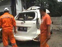 Mobil Avanza Terguling dan Masuk Parit Tol Cipularang, 1 Orang Tewas