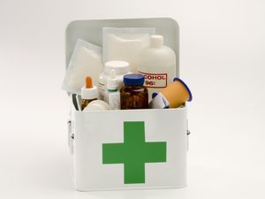 8 Obat P3K yang Harus Ada di Kos Mahasiswa 8 Obat P3K yang Harus Ada di Kos Mahasiswa