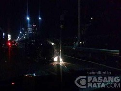 Terlibat Kecelakaan dengan Pajero, Avanza Terguling di Tol Dalam Kota