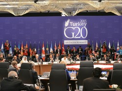 Presiden Jokowi Berdiri di Barisan Paling Depan Saat Pembukaan KTT G20