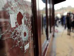 Senjata Kalashnikov Ditemukan di Mobil Seat Milik Teroris