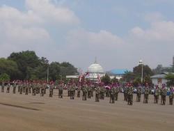 HUT ke-70 Marinir TNI AL, Siswa SD Gelar Parade Senjata