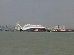 Jumlah Penumpang Kapal Tenggelam Belum Diketahui