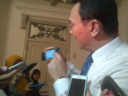 Sebar CCTV, Ahok Rajin Pantau Pintu Air dan Kondisi Jalan Cukup Lewat HP