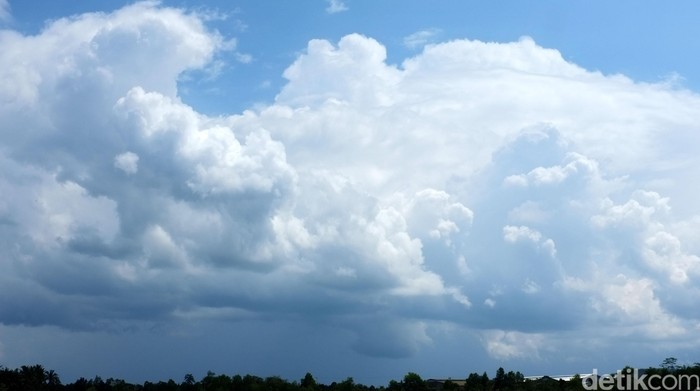 Awan di langit biru Teka teki Bola