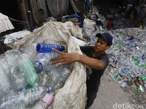 Luhut: Pemerintah Sudah Serius Tangani Sampah Plastik