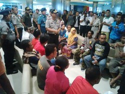 Sebagian Penumpang Kapal KM Wihan Sejahtera Dipulangkan