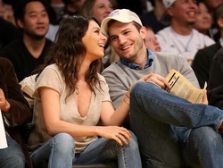 Cara Mila Kunis & Ashton Kutcher Mengajari Anak Pentingnya Kerja Keras