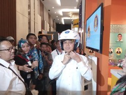 Menpan Wacanakan PNS Minimal Berijazah S1