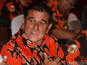 KPK Geledah Rumah Ketum Pemuda Pancasila Japto Soerjosoemarno, 11 Mobil Disita KPK Geledah Rumah Ketum Pemuda Pancasila Japto Soerjosoemarno, 11 Mobil Disita