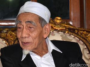 Kisah Istikamah Mbah Moen Selalu Tunaikan Haji Setiap Tahun Kisah Istikamah Mbah Moen Selalu Tunaikan Haji Setiap Tahun