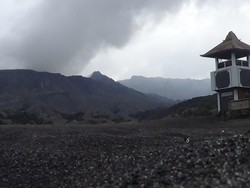 Meski Dilarang, Masih Banyak Pengunjung yang Naik ke Puncak Gunung Bromo