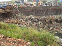 Tempat Pengolahan Sampah Ilegal di Kramat Jati