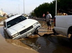 Dua Orang Tewas Tersetrum Saat Banjir di Jeddah, Arab Saudi