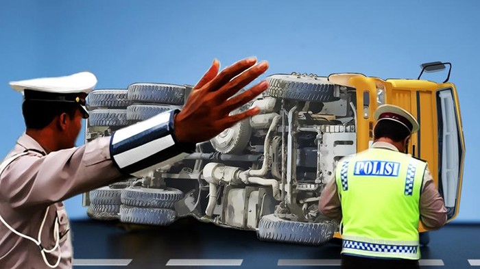 Truk Boks Terbalik di Tol Jagorawi Akibat Aquaplaning