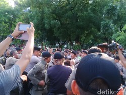 Demo Satpol PP di Depan Istana Merdeka Sempat Ricuh