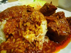 Masakan Minang yang Bersantan Itu Tidak Sehat? Profesor Gizi Ini Menyangkalnya