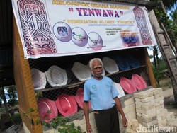 Mengintip Usaha Pembuatan Jamban di Pesisir Biak Papua