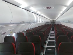 Viral Cerita Kru Pesawat Patah Tulang, Berusaha Angkat Tas Penumpang