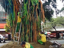 Hindari Kesan Angker, Pohon Beringin Tua Ini Dicat Warna Warni