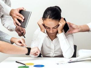 10 Kebiasaan Pakai Ponsel yang Bikin Tidak Produktif